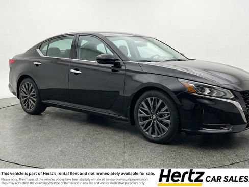 Used 2025 Nissan Altima 2.5 SV image 1