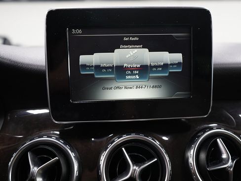 Used 2017 Mercedes-Benz GLA 250 image 30
