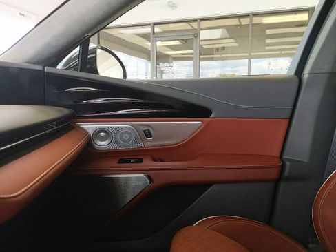 Certified 2025 Lincoln Nautilus Black Label w/ Jet Appearance Package AWD/4WD image 24