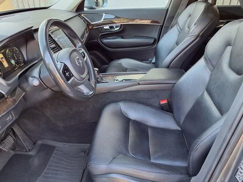 Used 2018 Volvo XC90 T5 Momentum w/ Convenience Package image 17