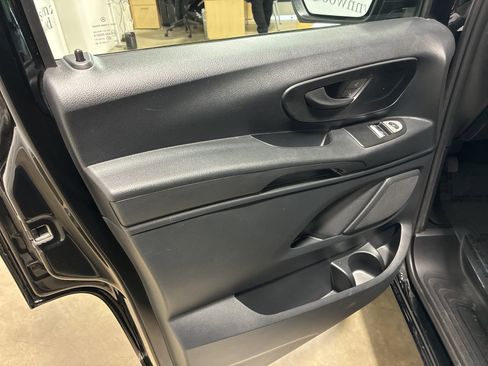 Used 2023 Mercedes-Benz Metris Passenger image 6