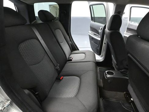 Used 2008 Chevrolet HHR LS image 32