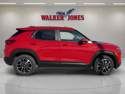 Used 2026 Chevrolet TrailBlazer LT w/ Convenience Package image 2