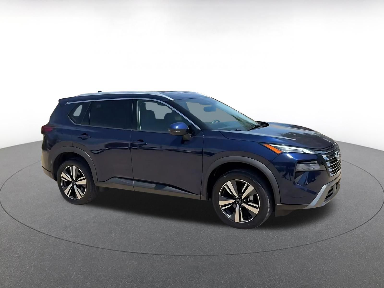 Used 2026 Nissan Rogue SL FWD image 2