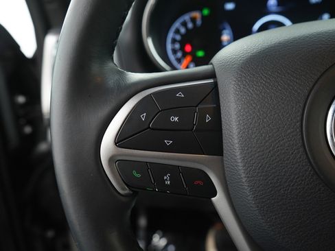 Used 2019 Jeep Grand Cherokee Altitude AWD/4WD image 22