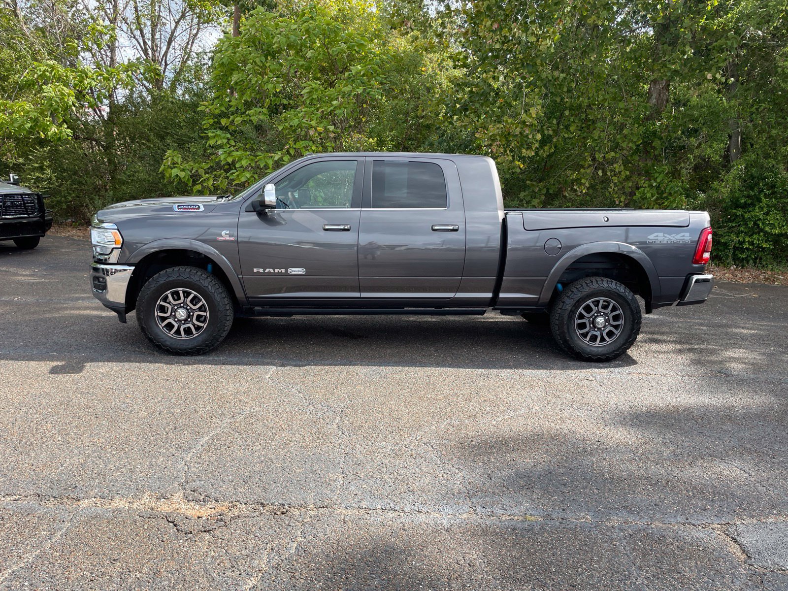 Used 2022 RAM 2500 Limited AWD/4WD image 2
