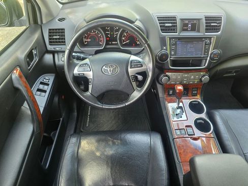 Used 2013 Toyota Highlander Limited AWD/4WD image 12