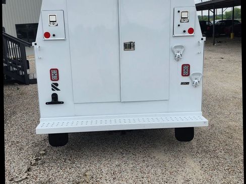 Used 2024 Ford E-350 and Econoline 350 Super Duty w/ Power Windows & Locks Group RWD image 10