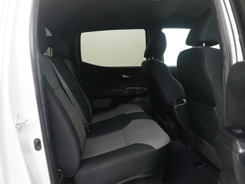 Used 2022 Toyota Tacoma TRD Sport image 11