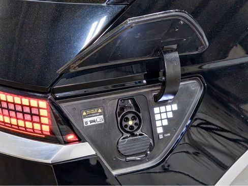 Used 2023 Hyundai Ioniq 5 Limited image 5