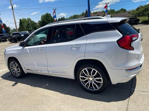 Used 2024 GMC Terrain Denali w/ Denali Premium Package AWD/4WD image 4