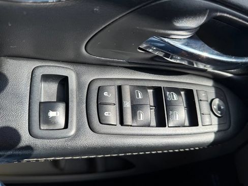 Used 2017 Dodge Grand Caravan SXT w/ Rear Park Assist Package FWD image 32