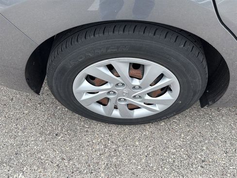 Used 2020 Hyundai Elantra SE w/ Cargo Package (C1) FWD image 5