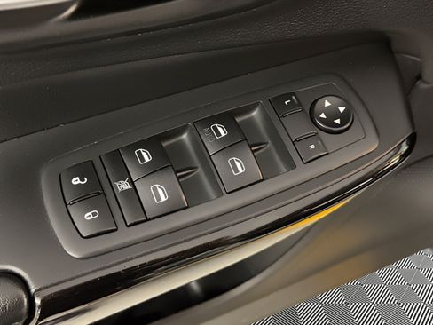 Used 2021 Jeep Cherokee Latitude Plus FWD image 15