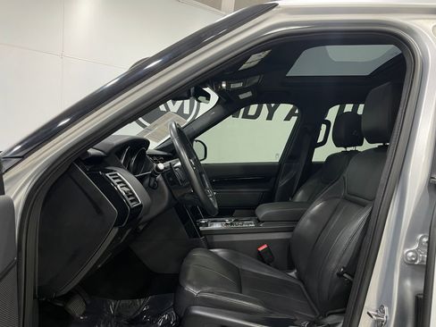 Used 2018 Land Rover Discovery SE image 13