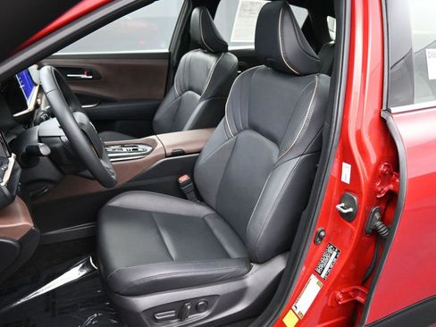 Used 2023 Toyota Crown Limited w/ Advanced Technology Package image 17