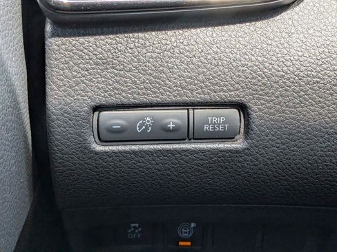 Used 2017 Nissan Rogue SV AWD/4WD image 43