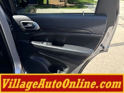 Used 2018 Jeep Grand Cherokee Altitude AWD/4WD image 40