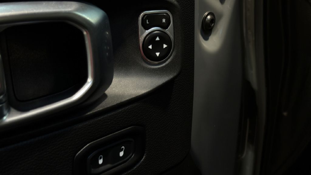Used 2020 Jeep Wrangler Unlimited Sahara w/ Advanced Safety Group AWD/4WD image 19