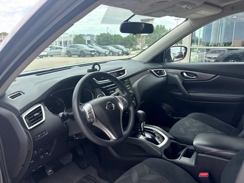 Used 2016 Nissan Rogue SV w/ SV Moonroof Package AWD/4WD image 10