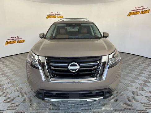 Certified 2024 Nissan Pathfinder Platinum FWD image 9