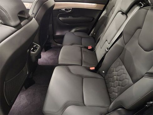 Used 2025 Volvo XC90 B5 Plus image 30