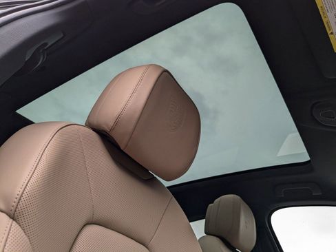 Certified 2025 Porsche Cayenne E-Hybrid image 25