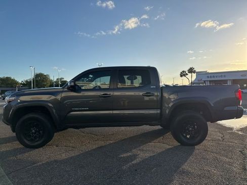 Used 2022 Toyota Tacoma SR5 w/ Technology Package image 2