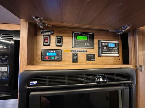 Used 2017 Mercedes-Benz Sprinter 3500 image 19