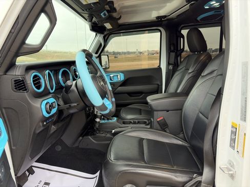 Used 2023 Jeep Wrangler Unlimited Sahara w/ Cold Weather Group image 16