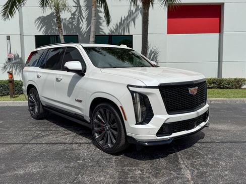 Used 2025 Cadillac Escalade V AWD/4WD image 5
