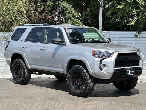 Used 2019 Toyota 4Runner SR5 AWD/4WD image 8