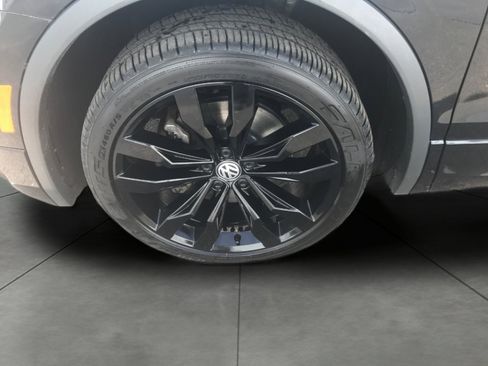 Used 2021 Volkswagen Tiguan SE R-Line image 4