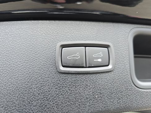 Certified 2025 Porsche Macan image 22