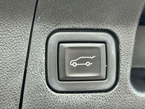 Used 2023 GMC Acadia Denali w/ Denali Ultimate Package image 26