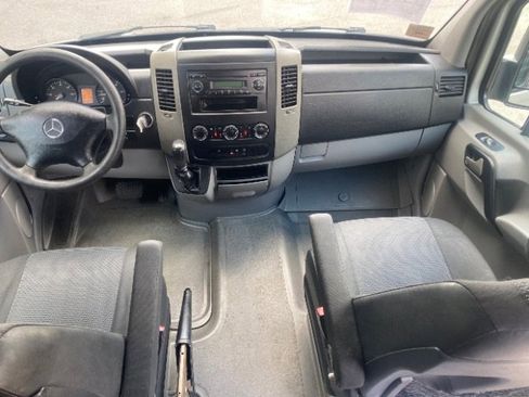 Used 2012 Mercedes-Benz Sprinter 2500 image 12