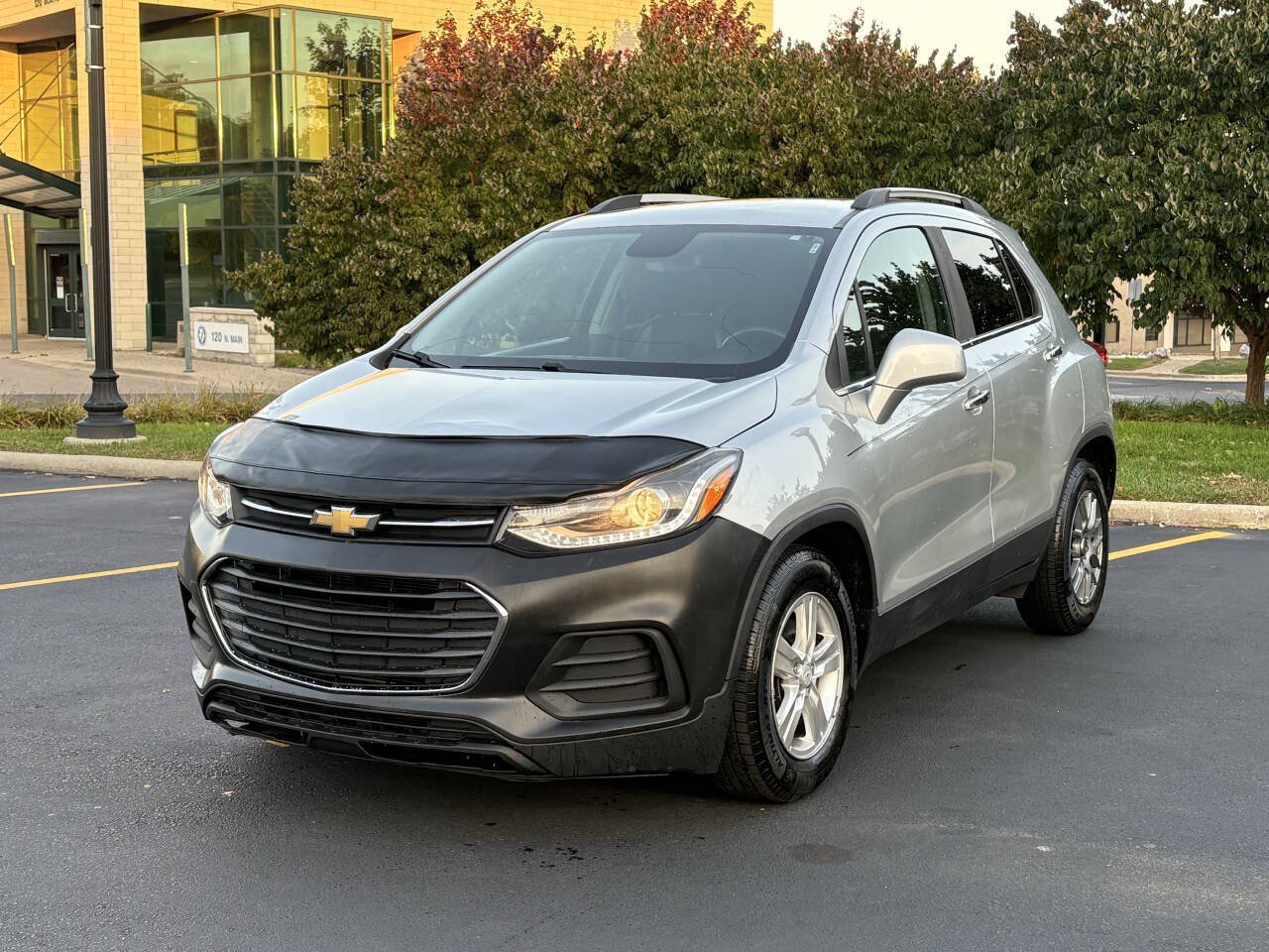 Used 2018 Chevrolet Trax LT w/ LT Convenience Package FWD image 2