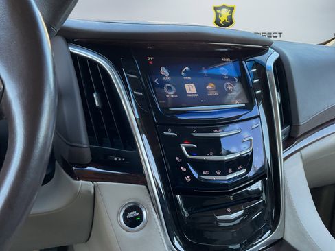 Used 2015 Cadillac Escalade Luxury image 14