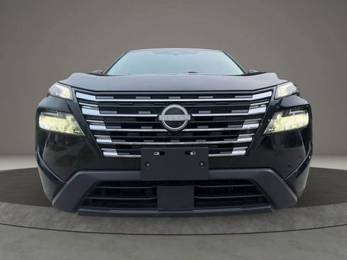 Used 2024 Nissan Rogue SV image 8