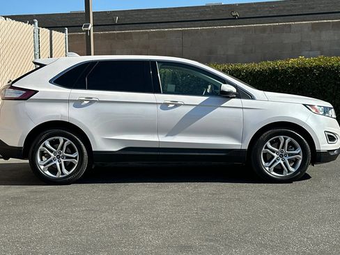Used 2018 Ford Edge Titanium w/ Equipment Group 301A FWD image 3