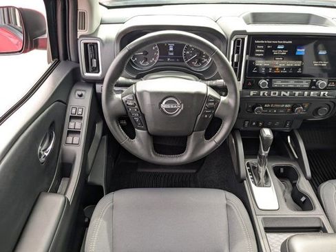 Used 2025 Nissan Frontier SV w/ SV Convenience Package RWD image 16