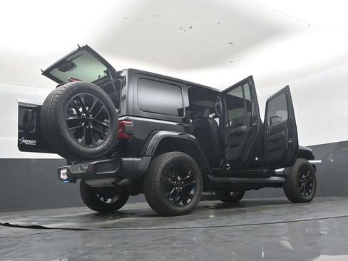 Used 2022 Jeep Wrangler Unlimited Sahara w/ Cold Weather Group AWD/4WD image 51