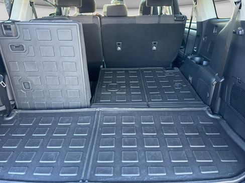 Used 2021 Toyota RAV4 XLE w/ Convenience Package FWD image 23