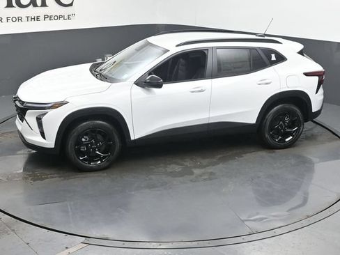 New 2026 Chevrolet Trax LT w/ Driver Confidence Package FWD image 36