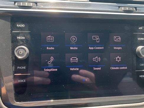 Used 2020 Volkswagen Tiguan SE w/ Panoramic Sunroof Package AWD/4WD image 18