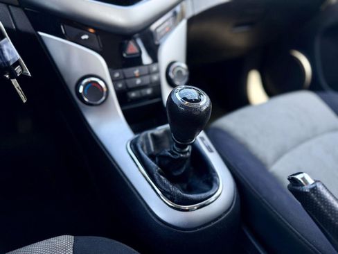 Used 2015 Chevrolet Cruze LS image 9