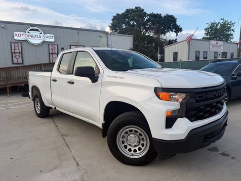 Used 2025 Chevrolet Silverado 1500 W/T AWD/4WD image 2