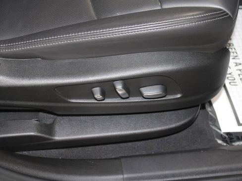 Used 2024 Cadillac XT6 Premium Luxury image 33