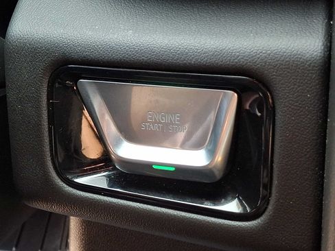 Used 2025 GMC Yukon Denali AWD/4WD image 19