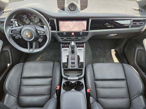 Certified 2025 Porsche Macan AWD/4WD image 24